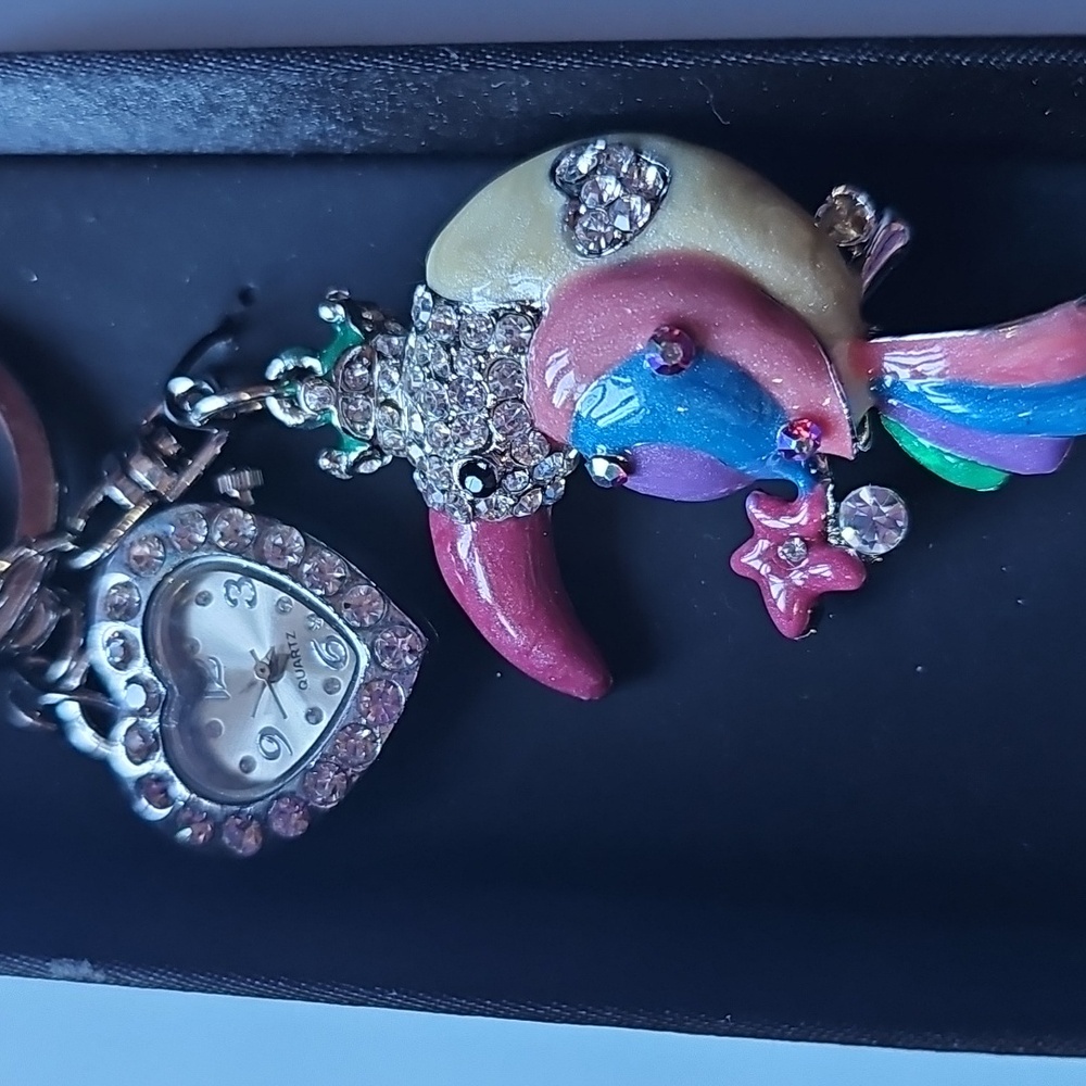 AB Alexis Bendel Rhinestone Toucan Parrot Keychain With Heart Watch New In Box